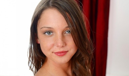 Jealous beauty barges in on her boyfriend and demands rough sex so he wouldn't dare fuck another