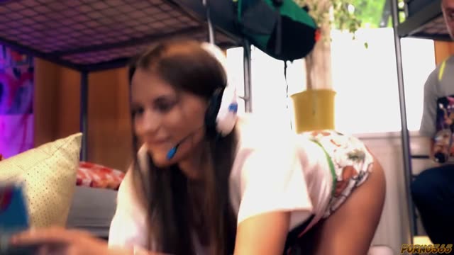 Hardcore Fling with a Berlin Neighbor: Rented Social Housing and Didn't Regret It