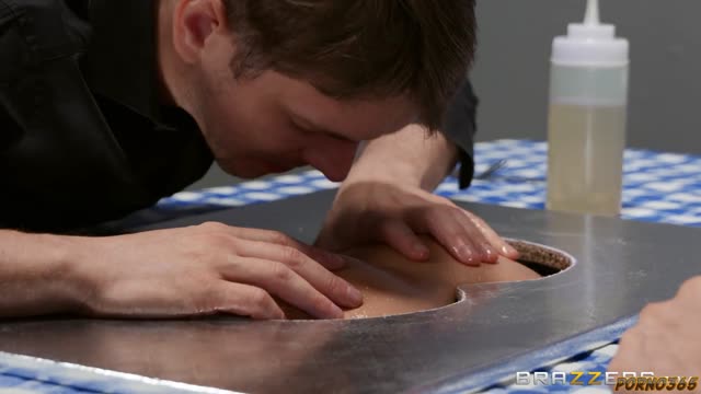 Lyokha Mayetny gets an unexpected bonus from a diner waitress: anal sex