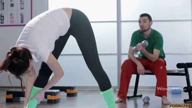 After the gym closed, the trainer didn't let his client go home and instead gave her a completely different kind of 'warm-up' right on the mat — she never saw it coming