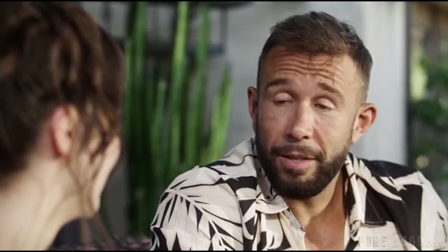Мачеха соблазняет пасынка и занимается с ним сексом, пока муж не дома