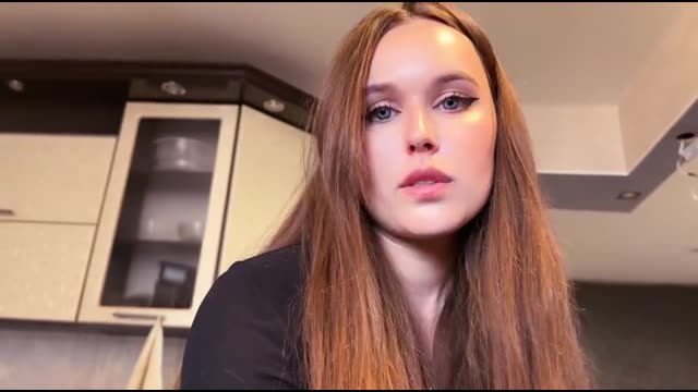 Русская девушка согласилась на анальный секс с инспектором, который сетовал на отказы жены.