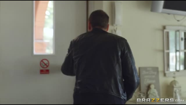 Сосед попал на видео: муж застал жену за изменой и заснял всё на камеру.